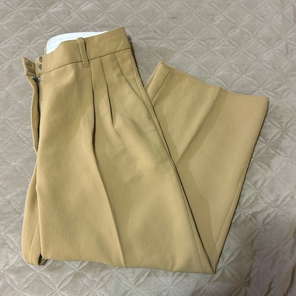 Aritzia Effortless Crop Pants - Picture 1 of 3